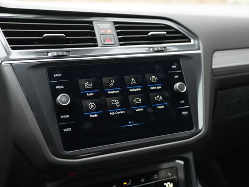 Certified 2023 Volkswagen Tiguan SEL R-Line image 14