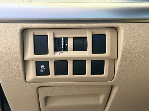 Used 2017 Subaru Outback 2.5i Premium image 16