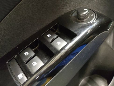 Used 2018 Chevrolet Sonic LT w/ Fun and Sun With RS Package image 27