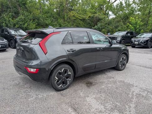 Used 2023 Kia Niro Wind w/ Wind Preserve Package FWD image 3