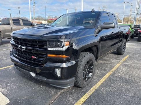 Used 2018 Chevrolet Silverado 1500 LT w/ Midnight Edition image 2