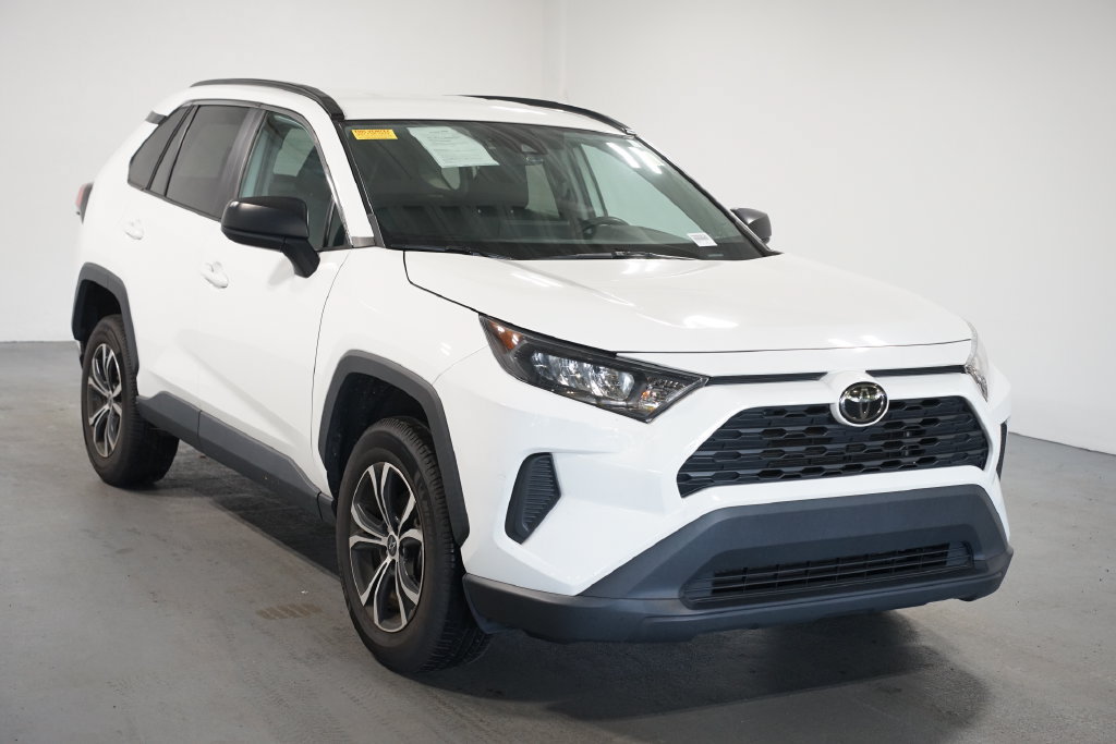 Used 2019 Toyota RAV4 LE FWD image 3