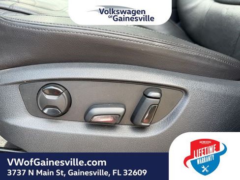 Used 2014 Volkswagen Touareg Executive AWD/4WD image 17