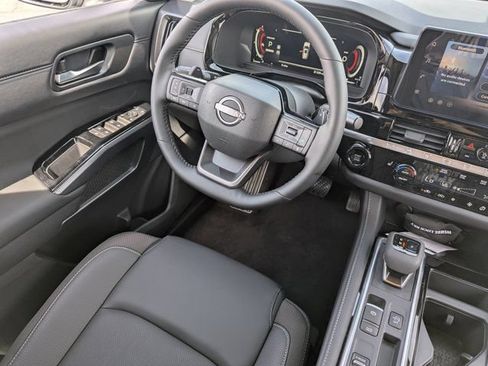 New 2026 Nissan Pathfinder SL w/ SL Premium Package (P04) FWD image 20