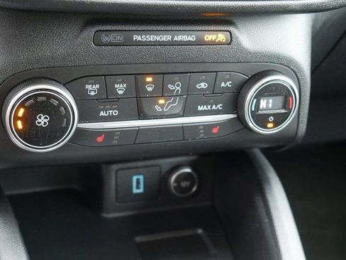 Used 2020 Ford Escape SE image 21