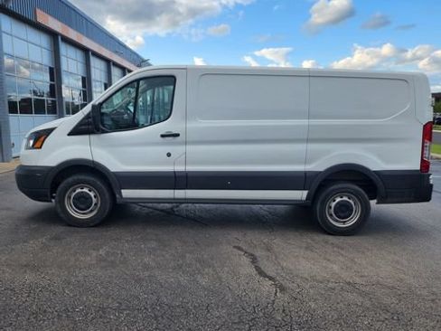 Used 2017 Ford Transit 250 130 Low Roof RWD image 2