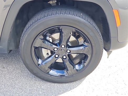 Used 2023 Jeep Grand Cherokee Altitude image 10