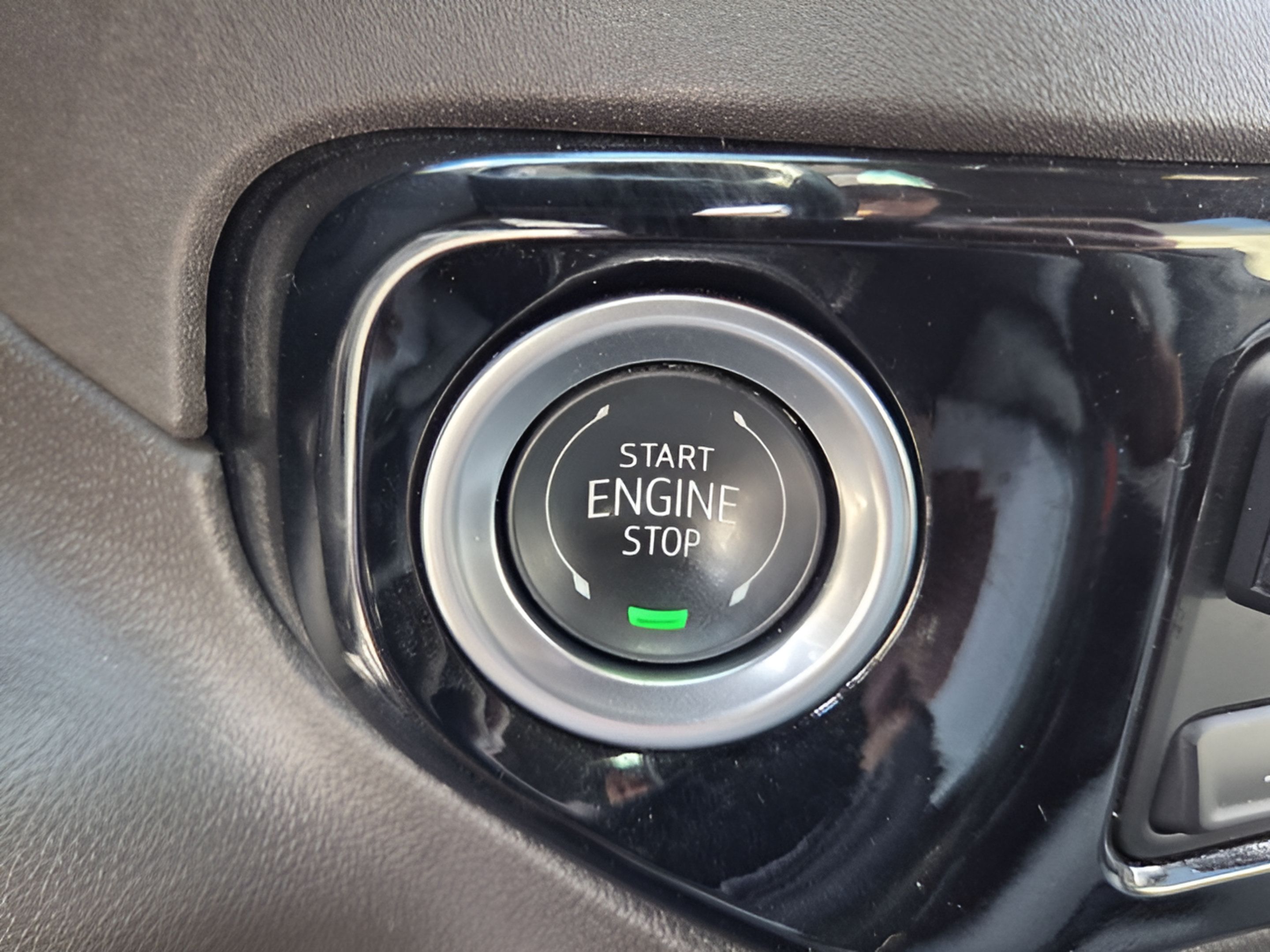 Used 2025 Chevrolet Silverado 1500 LT AWD/4WD image 21