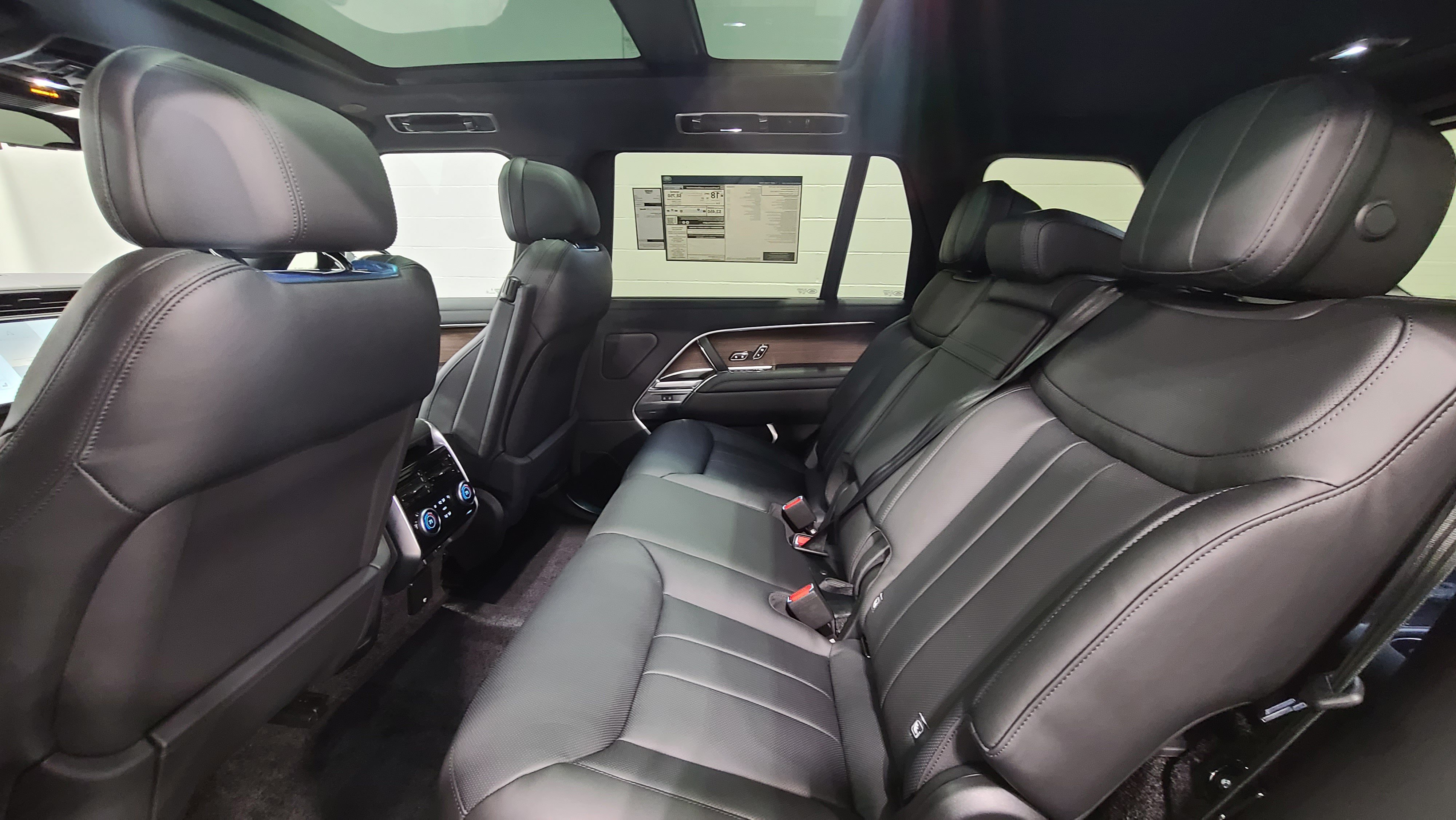 New 2026 Land Rover Range Rover Long Wheelbase SE AWD/4WD image 6