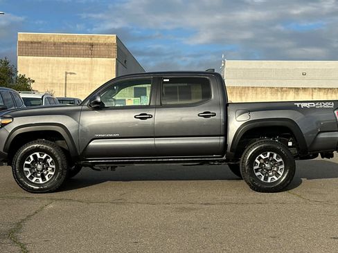 Used 2022 Toyota Tacoma TRD Off-Road w/ Technology Package image 9