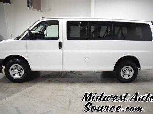 Used 2018 Chevrolet Express 2500 LS w/ Driver Convenience Package RWD image 2