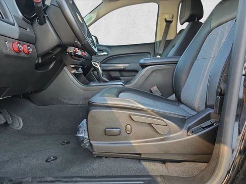 Used 2022 Chevrolet Colorado Z71 AWD/4WD image 27