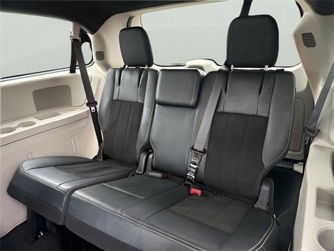 Used 2019 Dodge Grand Caravan SXT image 17