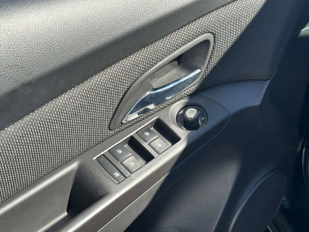 Used 2014 Chevrolet Cruze LT FWD image 16