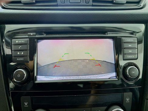 Certified 2018 Nissan Rogue SV image 11