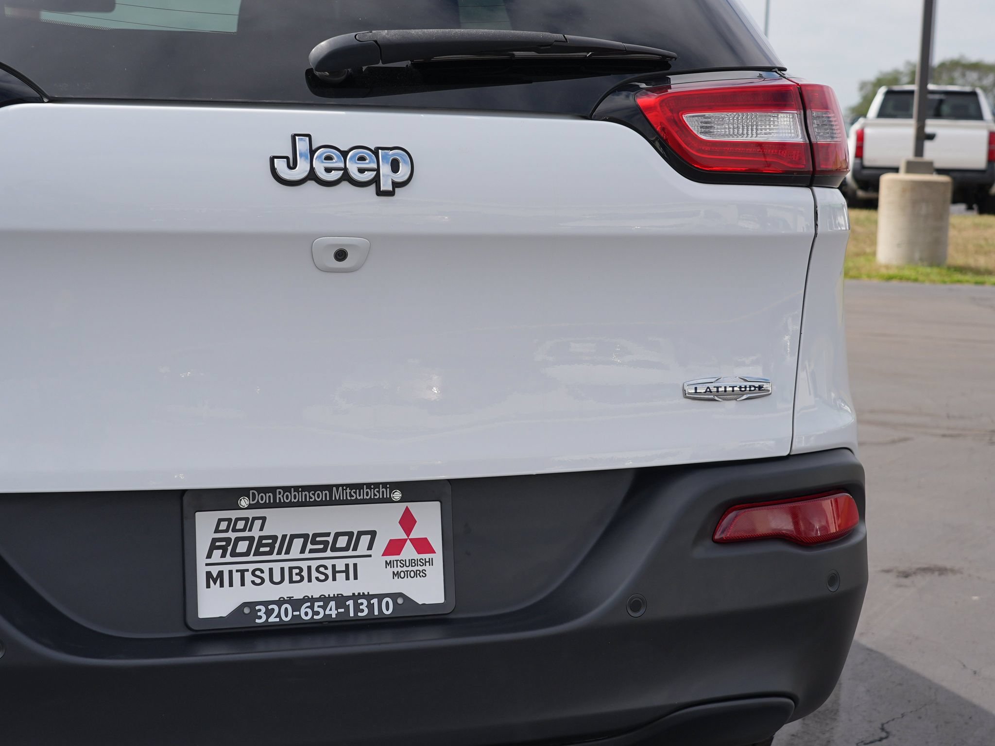 Used 2018 Jeep Cherokee Latitude w/ Safety Group AWD/4WD image 12