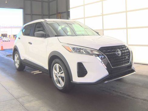 Used 2025 Nissan Kicks Play S FWD image 2
