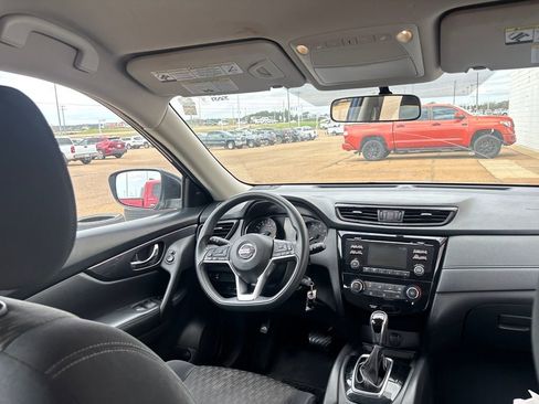 Used 2017 Nissan Rogue S image 26