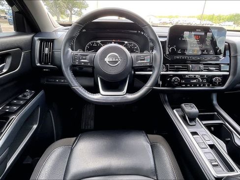 Used 2024 Nissan Pathfinder SL w/ SL Premium Package FWD image 8