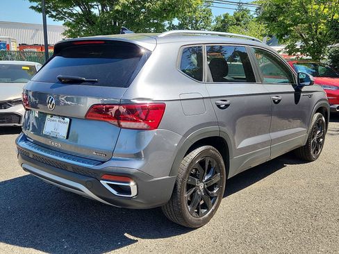 Used 2022 Volkswagen Taos SE AWD/4WD image 6