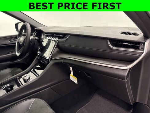 New 2025 Jeep Grand Cherokee Altitude AWD/4WD image 16