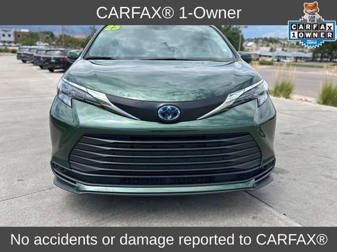 Used 2025 Toyota Sienna LE FWD image 2