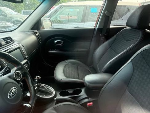 Used 2018 Kia Soul ! w/ Tech Package FWD image 4