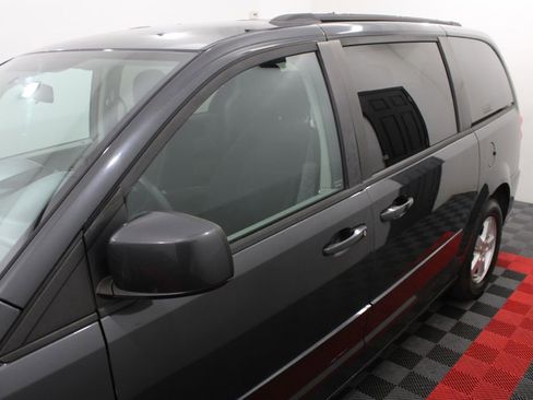 Used 2012 Dodge Grand Caravan SXT image 8