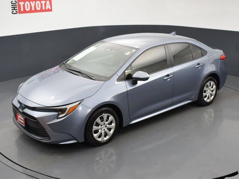 Used 2025 Toyota Corolla LE w/ Convenience Package FWD image 23