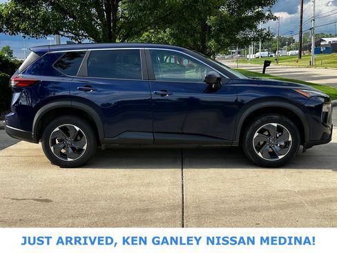 Certified 2025 Nissan Rogue SV AWD/4WD image 2