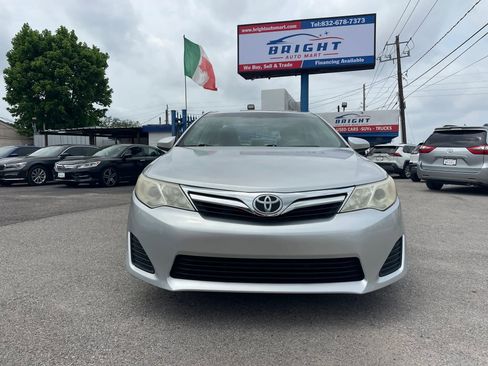 Used 2012 Toyota Camry LE FWD image 1