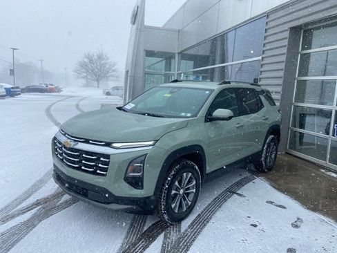 Used 2025 Chevrolet Equinox LT w/ Convenience Package II image 2