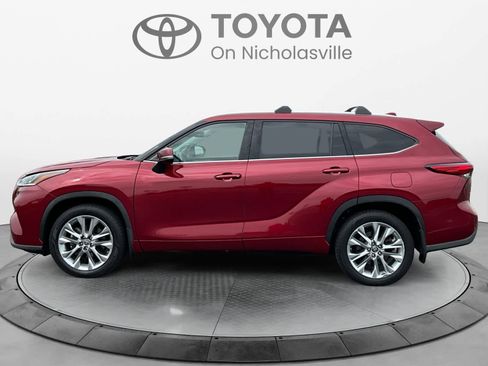 Used 2021 Toyota Highlander Limited AWD/4WD image 3