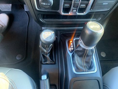 Used 2022 Jeep Wrangler Unlimited Sahara image 12