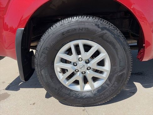 Used 2016 Nissan Frontier SV w/ SV Value Truck Package AWD/4WD image 17