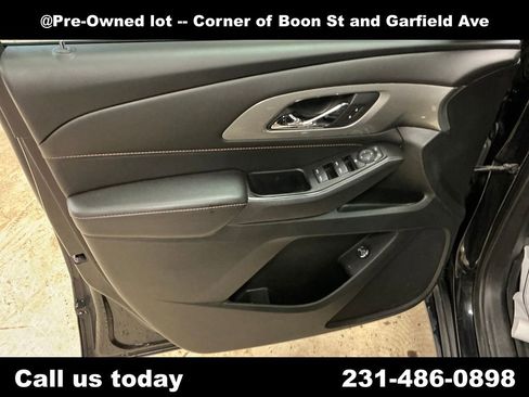 Used 2020 Chevrolet Traverse LT w/ Driver Confidence II Package AWD/4WD image 14
