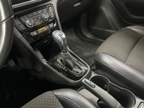 Used 2020 Buick Encore Preferred image 28