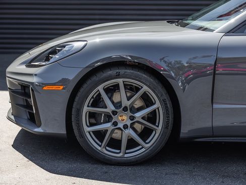 Used 2025 Porsche Panamera image 11