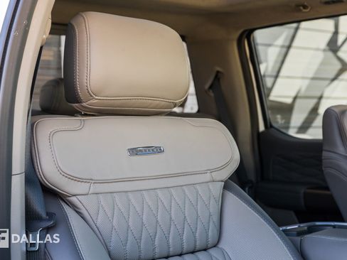 Used 2025 Ford F250 Platinum w/ Platinum Plus Package image 42