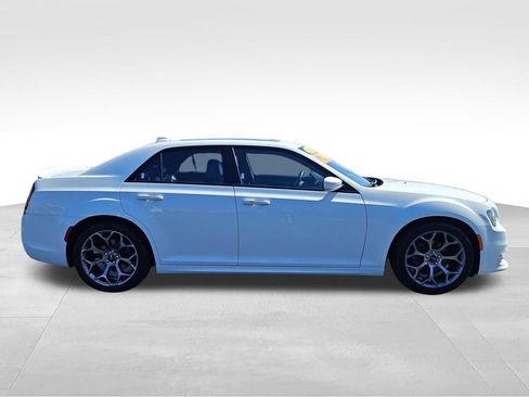 Used 2018 Chrysler 300 S w/ 300S Premium Group RWD image 6