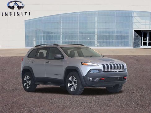 Used 2018 Jeep Cherokee Trailhawk AWD/4WD image 55