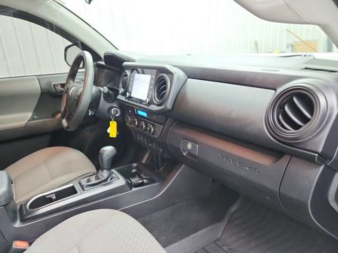 Used 2022 Toyota Tacoma SR AWD/4WD image 32