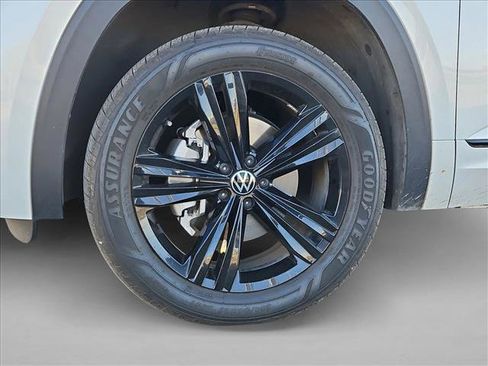 Used 2023 Volkswagen Atlas SEL R-Line image 27