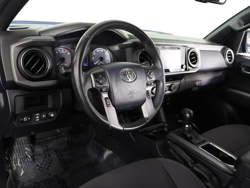 Used 2018 Toyota Tacoma TRD Off-Road AWD/4WD image 25