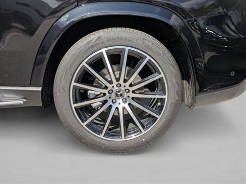 New 2026 Mercedes-Benz GLS 580 4MATIC image 9