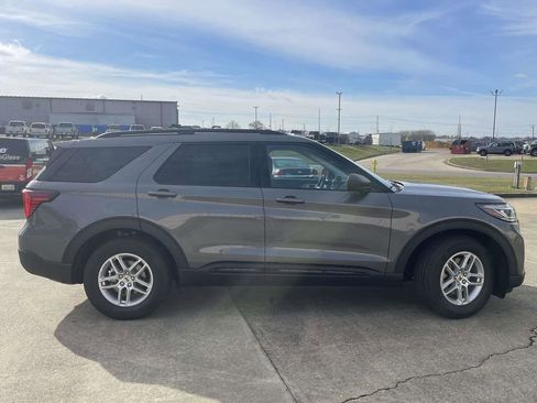 New 2026 Ford Explorer Active w/ Active Comfort Package image 2