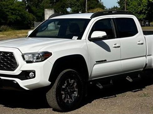 Used 2021 Toyota Tacoma TRD Off-Road AWD/4WD image 4