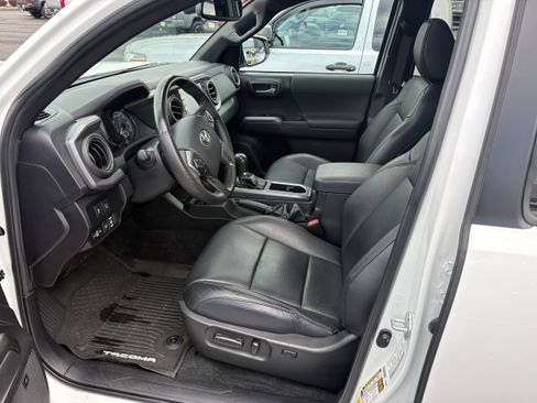 Used 2023 Toyota Tacoma TRD Sport w/ TRD Premium Sport Package AWD/4WD image 3