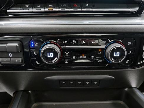 Used 2024 Chevrolet Silverado 3500 High Country w/ High Country Premium Package AWD/4WD image 29