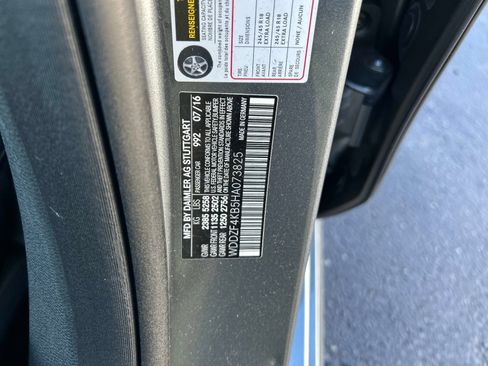 Used 2017 Mercedes-Benz E 300 4MATIC image 34